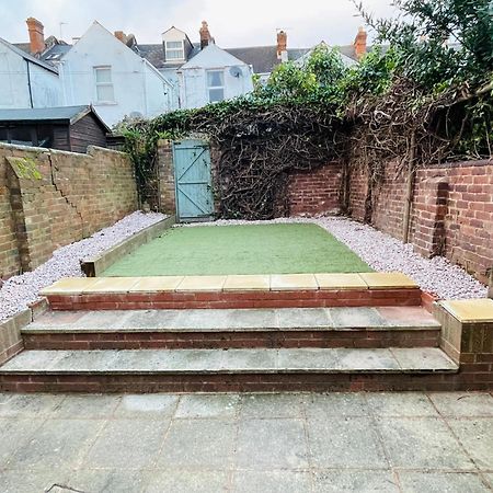 Newly Refurbished City Centre House With Parking Exeter Esterno foto