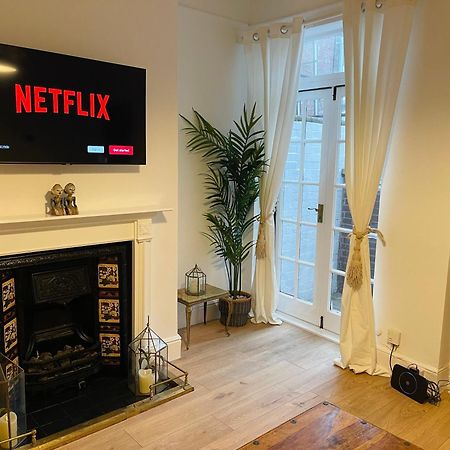 Newly Refurbished City Centre House With Parking Exeter Esterno foto