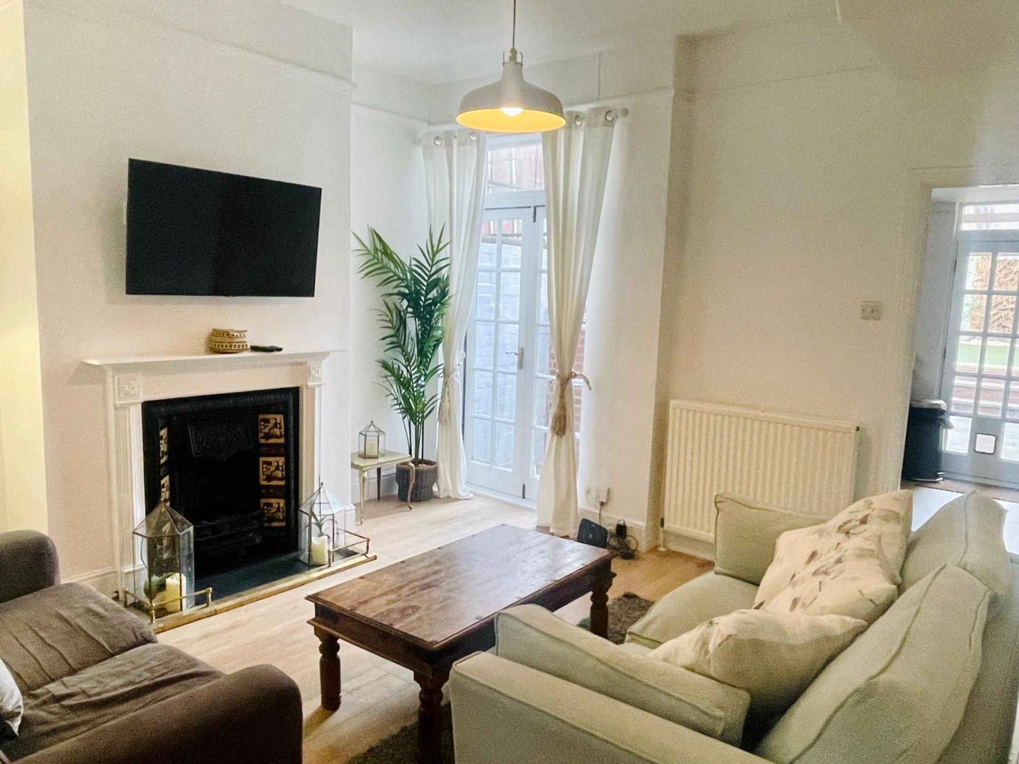Newly Refurbished City Centre House With Parking Exeter Esterno foto
