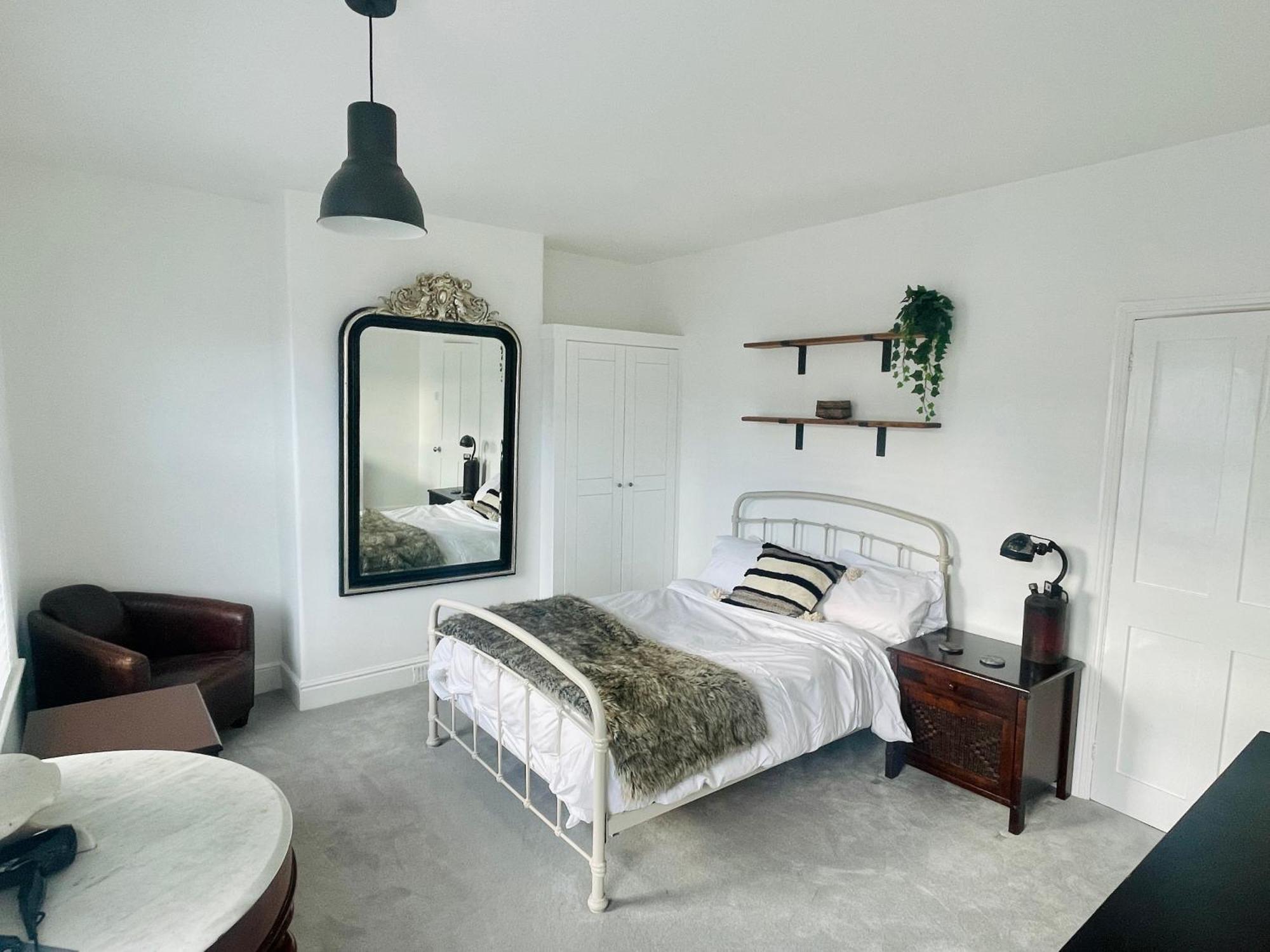 Newly Refurbished City Centre House With Parking Exeter Esterno foto