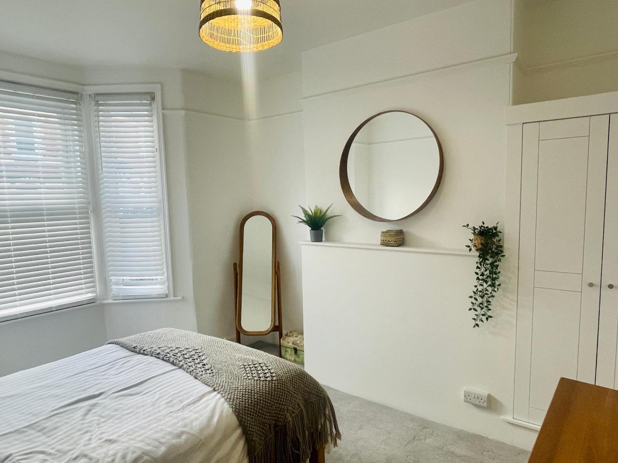 Newly Refurbished City Centre House With Parking Exeter Esterno foto