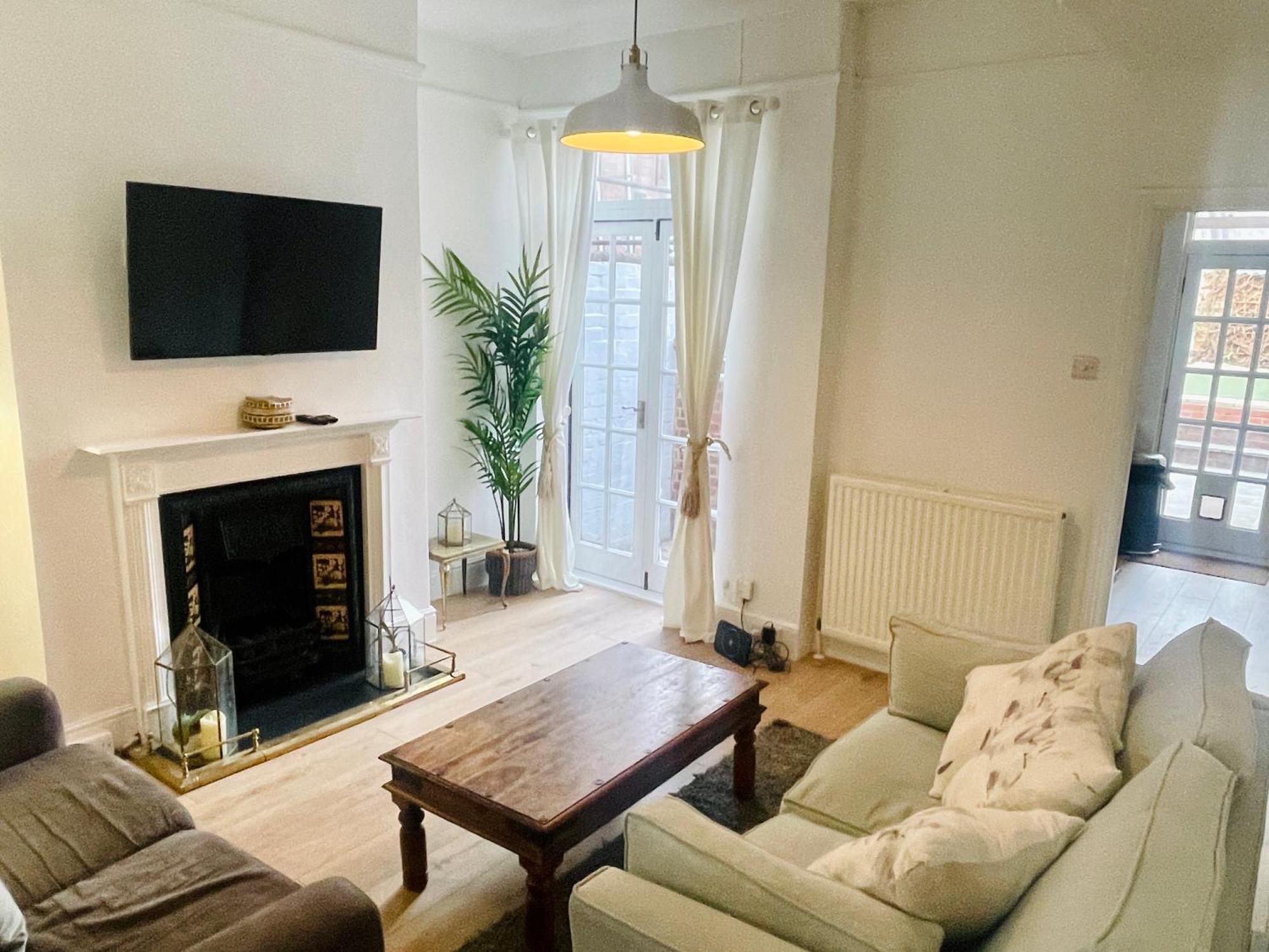 Newly Refurbished City Centre House With Parking Exeter Esterno foto