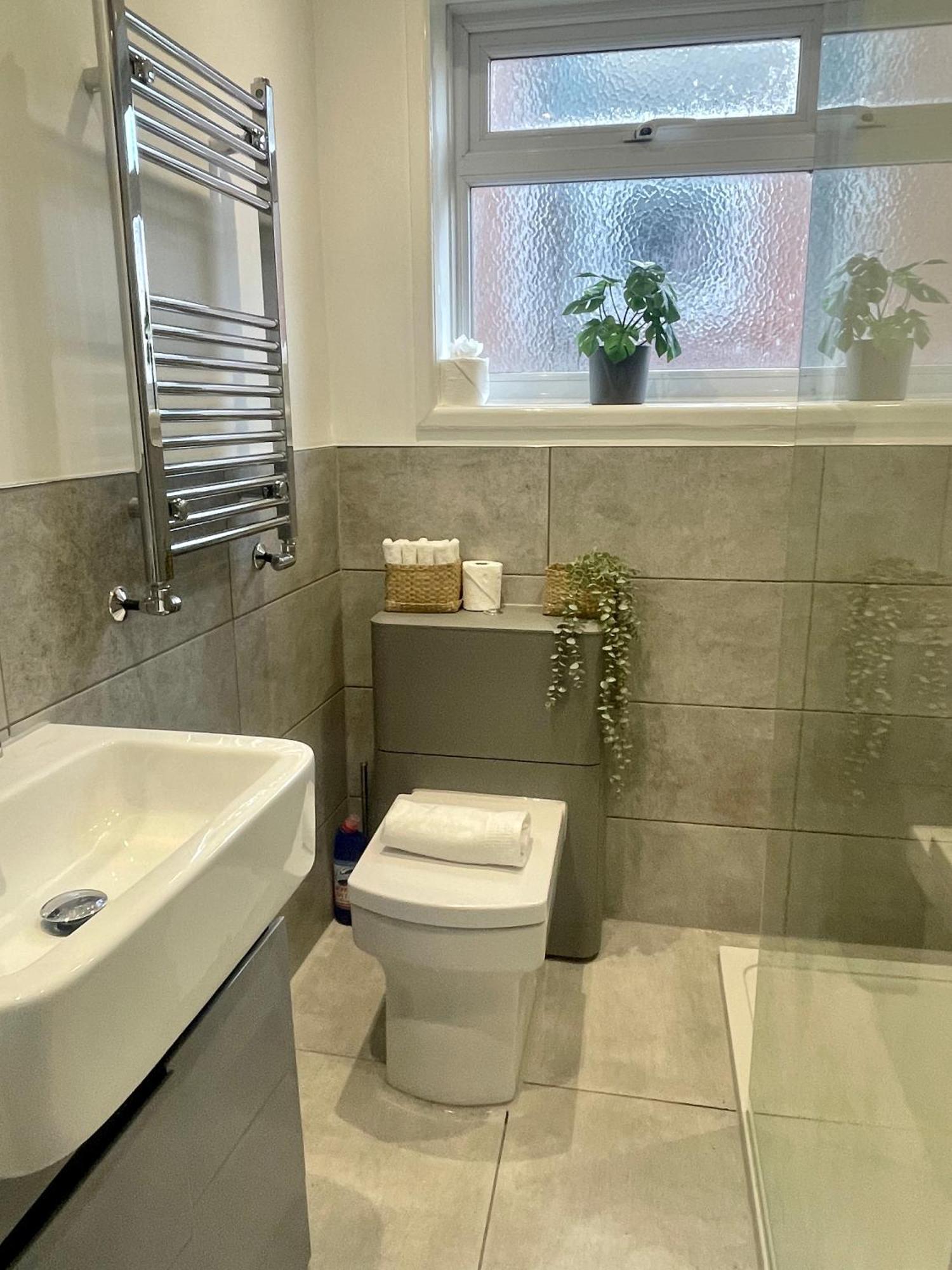 Newly Refurbished City Centre House With Parking Exeter Esterno foto