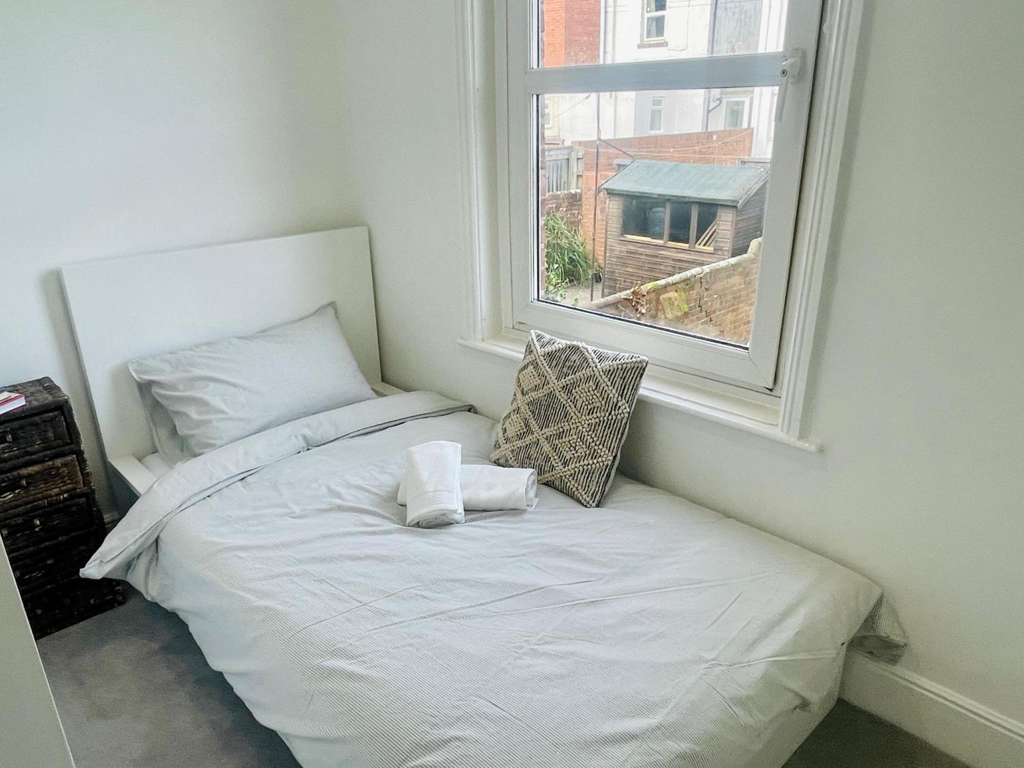 Newly Refurbished City Centre House With Parking Exeter Esterno foto